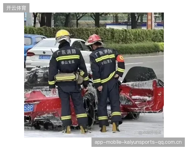 法拉利上演“灾难三连击”——豪华跑车背后的惊魂瞬间