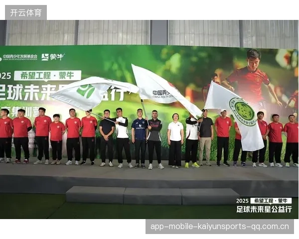 足球少年前场连过五人，全场爆沸：激情瞬间揭示未来之星的崛起
